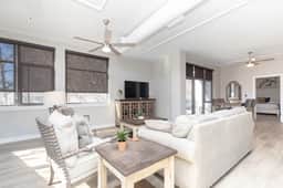 Luxurious Downtown  2 bedroom 2 bath- 1M Parking included