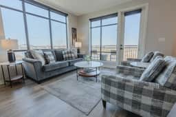 Luxurious Downtown Corner 2 bd 2bth- 220 Parking included