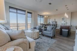 Luxurious Downtown Corner 2bd2bth-City/River- 320 Parking included