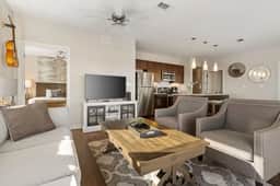 Luxurious Downtown Corner Views 2 bed 2bath- 211-Parking included