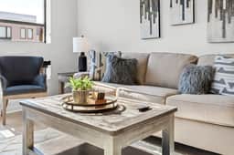 Luxurious Large 2 bed 2 bath Downtown Condo- 302 Parking included