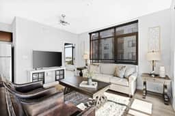 Luxury Downtown 2 bed 2 bath corner unit- 304 Parking included