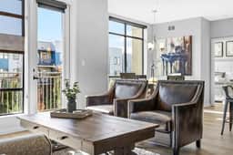 Luxury Downtown 2 bed 2 bath corner unit- 304 Parking included