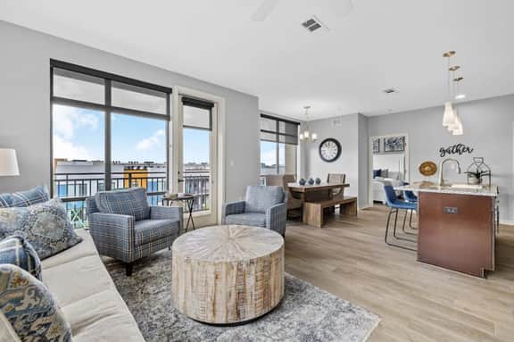Luxurious Downton High Floor 2 br 2 bth Condo- 504 Parking included