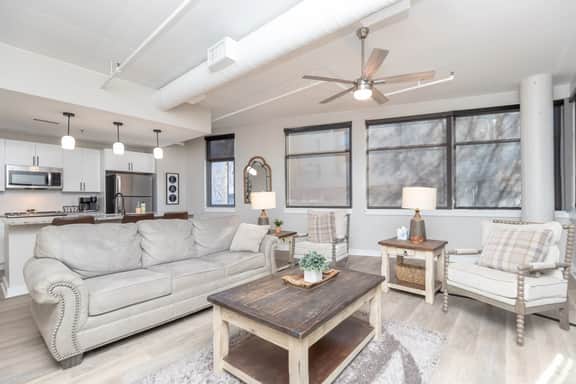 Luxurious Downtown  2 bedroom 2 bath- 1M Parking included
