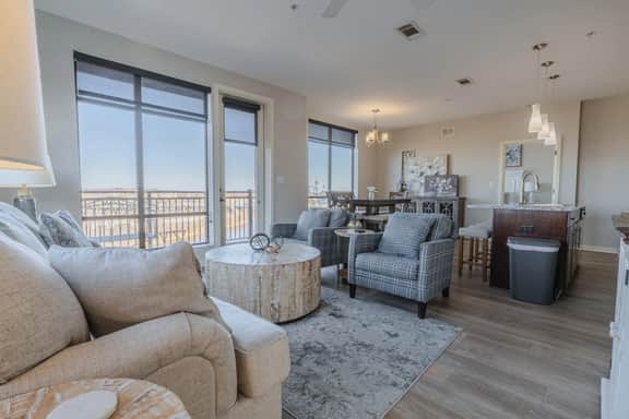 Luxurious Downtown Corner 2bd2bth-City/River- 320 Parking included