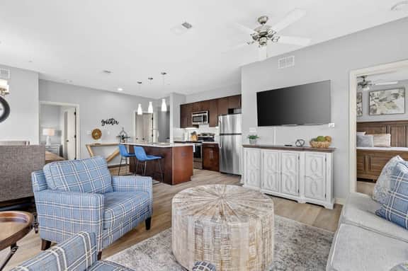 Luxurious Downtown Corner unit- 2 Bd2 Bth- 321 Parking Included
