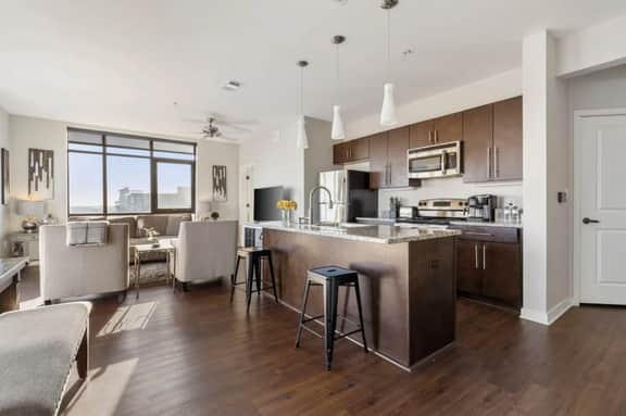Luxurious Downtown Corner Views 2 bed 2bath 611-Parking included