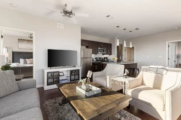 Luxurious Downtown Corner Views 2 bed 2bath 611-Parking included