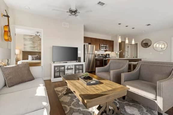 Luxurious Downtown Corner Views 2 bed 2bath- 211-Parking included