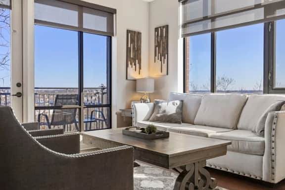Luxurious Downtown Corner Views 2 bed 2bath- 211-Parking included