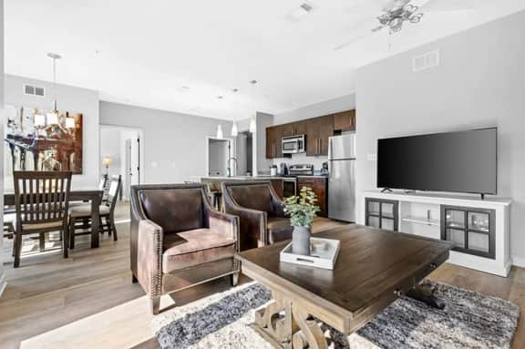 Luxury Downtown 2 bed 2 bath corner unit- 304 Parking included - Image 3