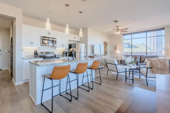 Luxurious Downtown Penthouse-2 bed 3 bath plus loft-  402