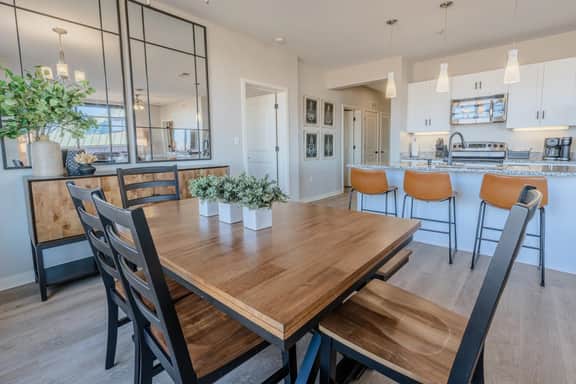 Luxurious Downtown Penthouse-2 bed 3 bath plus loft-  402