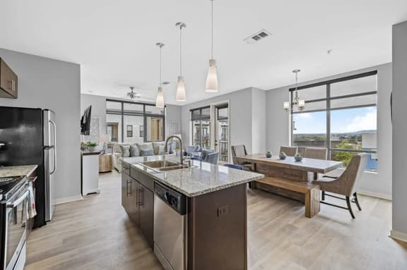 Luxurious Downton High Floor 2 br 2 bth Condo- 504 Parking included