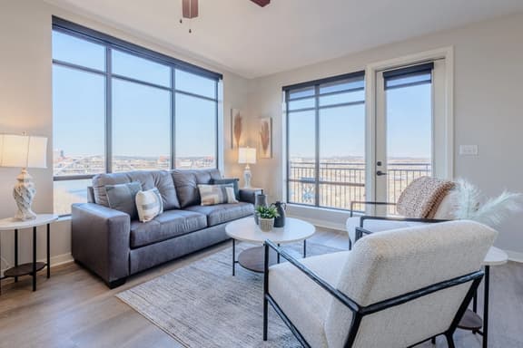 Luxurious Downtown Penthouse-2 bed 3 bath plus loft-  402